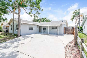 1709 Stonehaven Way Tarpon Springs, FL 34689